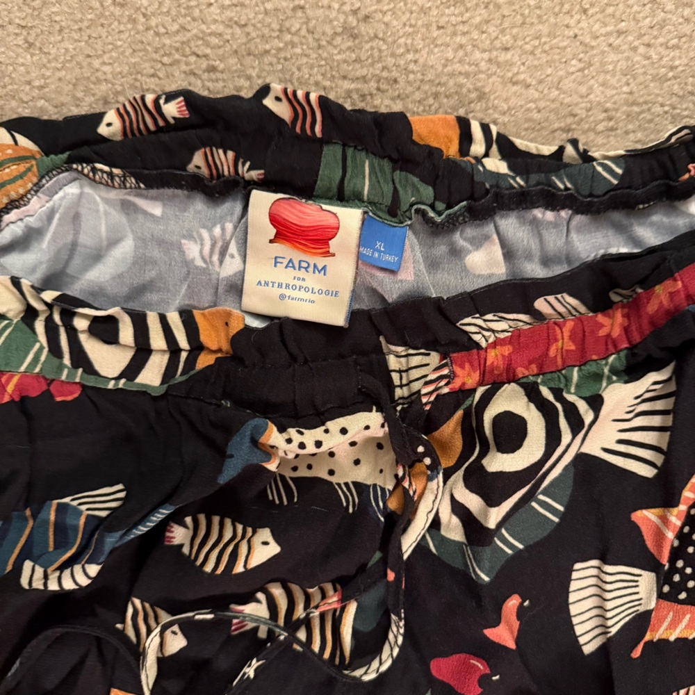 Farm Rio fish pants - Picture 3 of 4